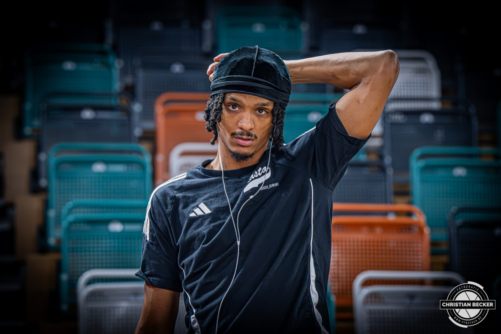 1. Basketball Bundesliga, easyCredit BBL, Saison 2025/2026, Herren, Pokal. Viertelfinale, 17.11.2025, RASTA Vechta - EWE Baskets Oldenburg
Alonzo Verge (#11 - RASTA Vechta) vor der Partie
Schlüsselwörter: 1. Bundesliga;17.11.2025;BBL;Basketball;Baskets;EWE;Oldenburg;Pokal;RASTA;RASTA Dome;Saison 2025/2026;Vechta;Viertelfinale;easycredit