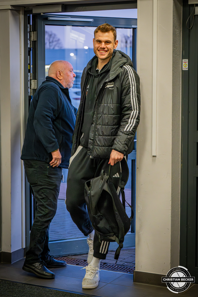 1. Basketball Bundesliga, easyCredit BBL, Saison 2025/2026, Herren, Pokal. Viertelfinale, 17.11.2025, RASTA Vechta - EWE Baskets Oldenburg
Linus Trettin (#15 - RASTA Vechta) vor der Partie
Schlüsselwörter: 1. Bundesliga;17.11.2025;BBL;Basketball;Baskets;EWE;Oldenburg;Pokal;RASTA;RASTA Dome;Saison 2025/2026;Vechta;Viertelfinale;easycredit