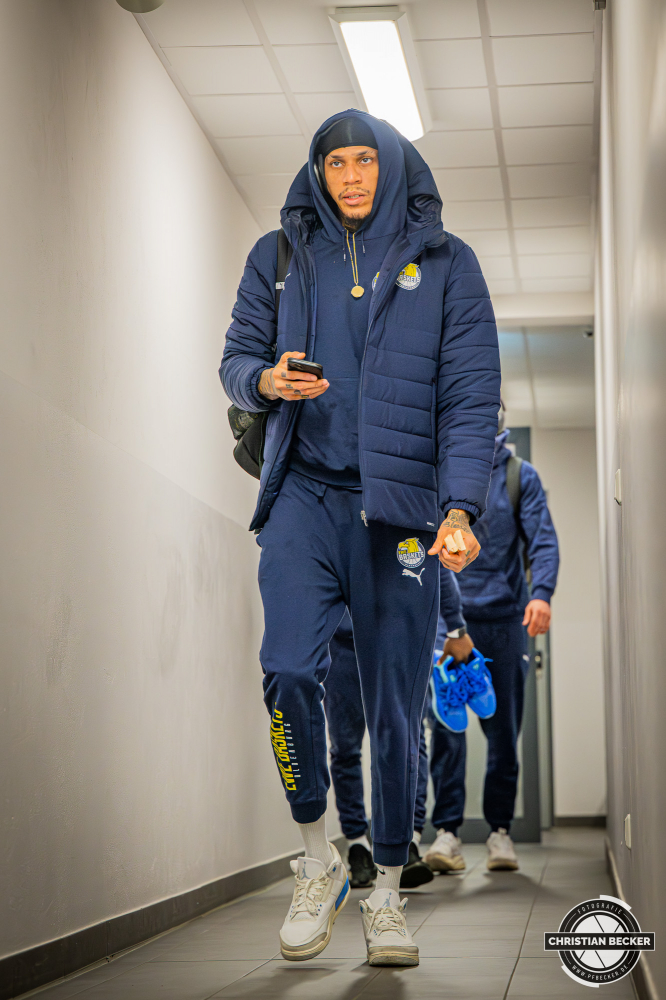 1. Basketball Bundesliga, easyCredit BBL, Saison 2025/2026, Herren, Pokal. Viertelfinale, 17.11.2025, RASTA Vechta - EWE Baskets Oldenburg
Michale Kyser (#12 - EWE Baskets Oldenburg) vor der Partie
Schlüsselwörter: 1. Bundesliga;17.11.2025;BBL;Basketball;Baskets;EWE;Oldenburg;Pokal;RASTA;RASTA Dome;Saison 2025/2026;Vechta;Viertelfinale;easycredit