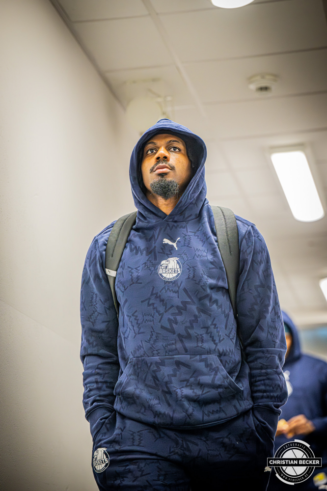 1. Basketball Bundesliga, easyCredit BBL, Saison 2025/2026, Herren, Pokal. Viertelfinale, 17.11.2025, RASTA Vechta - EWE Baskets Oldenburg
Christopher Clemons (#3 - EWE Baskets Oldenburg) vor der Partie
Schlüsselwörter: 1. Bundesliga;17.11.2025;BBL;Basketball;Baskets;EWE;Oldenburg;Pokal;RASTA;RASTA Dome;Saison 2025/2026;Vechta;Viertelfinale;easycredit