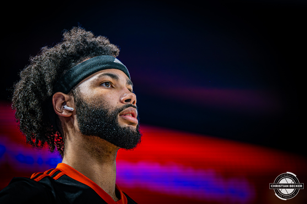 1. Basketball Bundesliga, easyCredit BBL, Saison 2025/2026, Herren, Pokal. Viertelfinale, 17.11.2025, RASTA Vechta - EWE Baskets Oldenburg
Tevin Brown (#10 - RASTA Vechta) vor der Partie
Schlüsselwörter: 1. Bundesliga;17.11.2025;BBL;Basketball;Baskets;EWE;Oldenburg;Pokal;RASTA;RASTA Dome;Saison 2025/2026;Vechta;Viertelfinale;easycredit