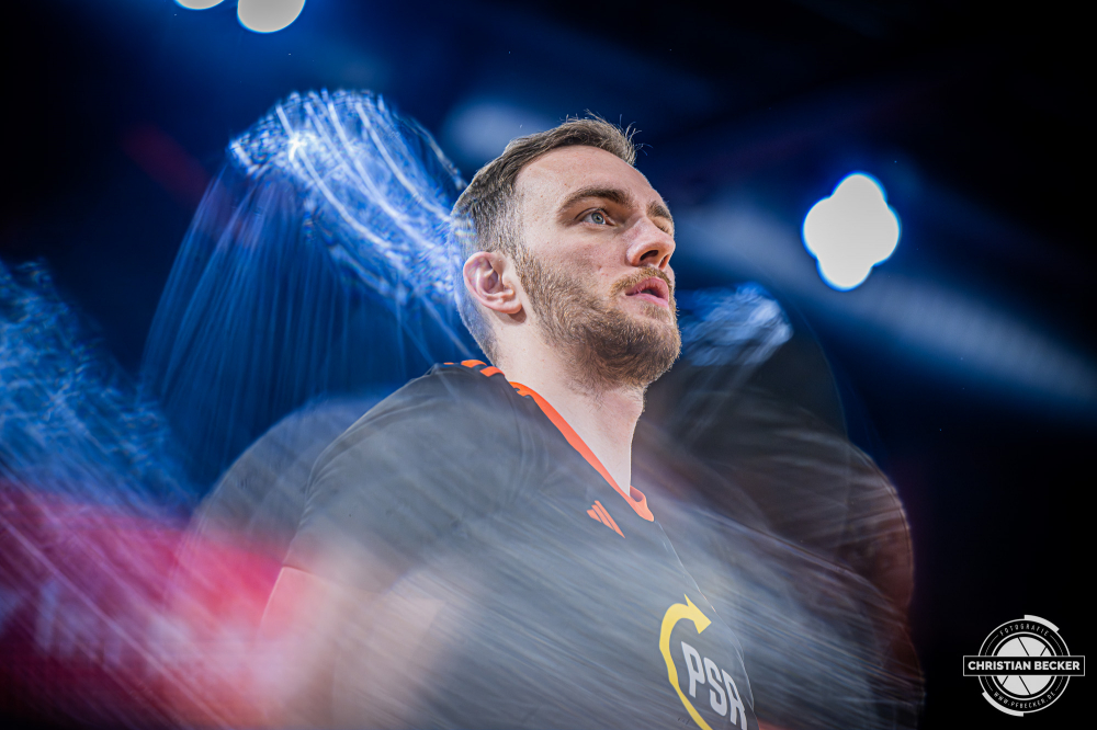 1. Basketball Bundesliga, easyCredit BBL, Saison 2025/2026, Herren, Pokal. Viertelfinale, 17.11.2025, RASTA Vechta - EWE Baskets Oldenburg
Philipp Herkenhoff (#14 - RASTA Vechta) vor der Partie
Schlüsselwörter: 1. Bundesliga;17.11.2025;BBL;Basketball;Baskets;EWE;Oldenburg;Pokal;RASTA;RASTA Dome;Saison 2025/2026;Vechta;Viertelfinale;easycredit