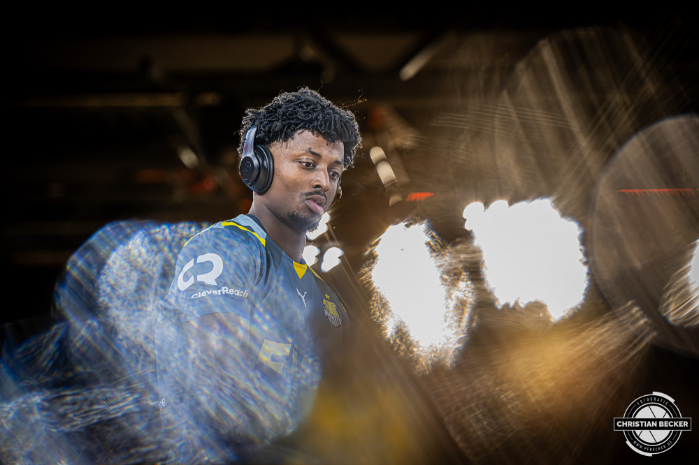 1. Basketball Bundesliga, easyCredit BBL, Saison 2025/2026, Herren, Pokal. Viertelfinale, 17.11.2025, RASTA Vechta - EWE Baskets Oldenburg
Jonil Fugett (#19 - EWE Baskets Oldenburg) vor der Partie
Schlüsselwörter: 1. Bundesliga;17.11.2025;BBL;Basketball;Baskets;EWE;Oldenburg;Pokal;RASTA;RASTA Dome;Saison 2025/2026;Vechta;Viertelfinale;easycredit