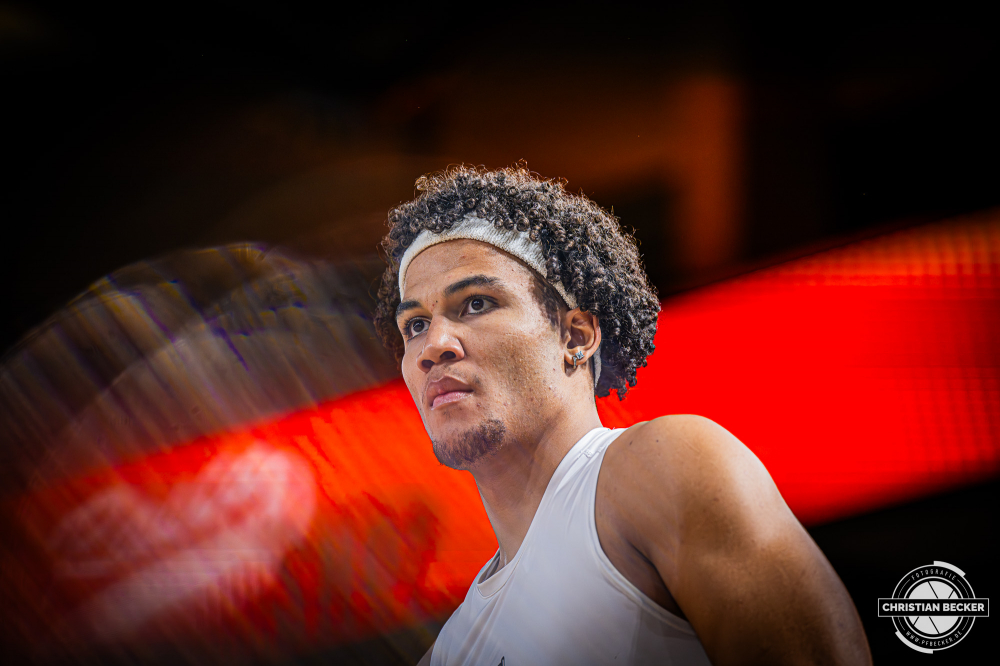 1. Basketball Bundesliga, easyCredit BBL, Saison 2025/2026, Herren, Pokal. Viertelfinale, 17.11.2025, RASTA Vechta - EWE Baskets Oldenburg
Nicholas Tischler (#11 - EWE Baskets Oldenburg) vor der Partie
Schlüsselwörter: 1. Bundesliga;17.11.2025;BBL;Basketball;Baskets;EWE;Oldenburg;Pokal;RASTA;RASTA Dome;Saison 2025/2026;Vechta;Viertelfinale;easycredit