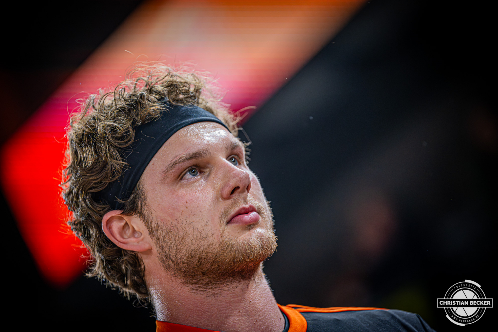 1. Basketball Bundesliga, easyCredit BBL, Saison 2025/2026, Herren, Pokal. Viertelfinale, 17.11.2025, RASTA Vechta - EWE Baskets Oldenburg
Booker Coplin (#30 - RASTA Vechta) vor der Partie
Schlüsselwörter: 1. Bundesliga;17.11.2025;BBL;Basketball;Baskets;EWE;Oldenburg;Pokal;RASTA;RASTA Dome;Saison 2025/2026;Vechta;Viertelfinale;easycredit