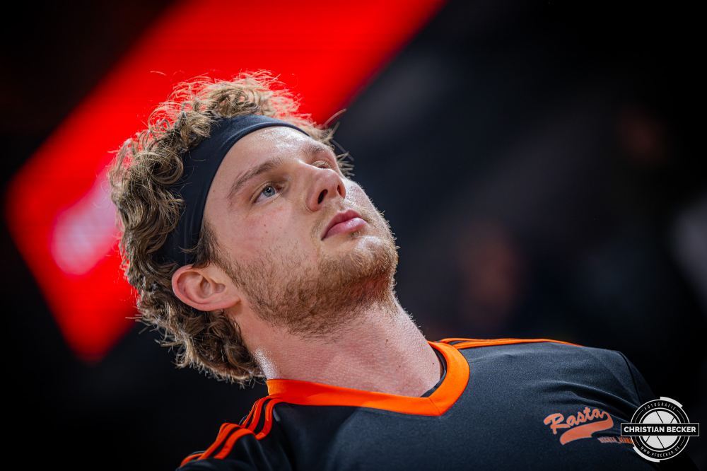 1. Basketball Bundesliga, easyCredit BBL, Saison 2025/2026, Herren, Pokal. Viertelfinale, 17.11.2025, RASTA Vechta - EWE Baskets Oldenburg
Booker Coplin (#30 - RASTA Vechta) vor der Partie
Schlüsselwörter: 1. Bundesliga;17.11.2025;BBL;Basketball;Baskets;EWE;Oldenburg;Pokal;RASTA;RASTA Dome;Saison 2025/2026;Vechta;Viertelfinale;easycredit