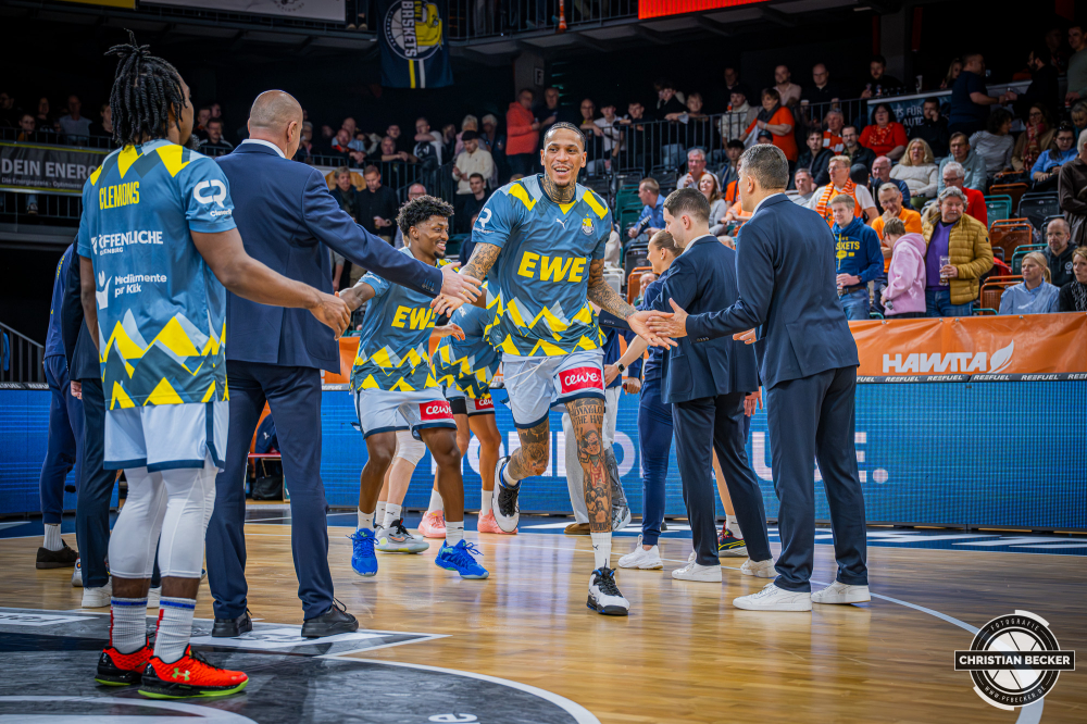 1. Basketball Bundesliga, easyCredit BBL, Saison 2025/2026, Herren, Pokal. Viertelfinale, 17.11.2025, RASTA Vechta - EWE Baskets Oldenburg
Michale Kyser (#12 - EWE Baskets Oldenburg) vor der Partie
Schlüsselwörter: 1. Bundesliga;17.11.2025;BBL;Basketball;Baskets;EWE;Oldenburg;Pokal;RASTA;RASTA Dome;Saison 2025/2026;Vechta;Viertelfinale;easycredit