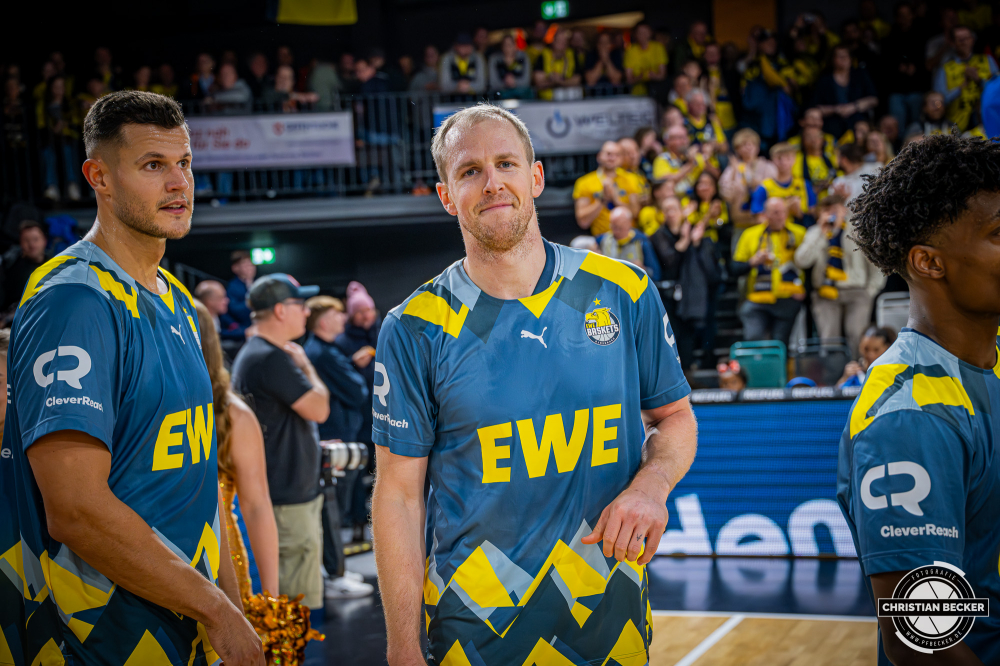 1. Basketball Bundesliga, easyCredit BBL, Saison 2025/2026, Herren, Pokal. Viertelfinale, 17.11.2025, RASTA Vechta - EWE Baskets Oldenburg
Seth Hinrichs (#21 - EWE Baskets Oldenburg) vor der Partie
Schlüsselwörter: 1. Bundesliga;17.11.2025;BBL;Basketball;Baskets;EWE;Oldenburg;Pokal;RASTA;RASTA Dome;Saison 2025/2026;Vechta;Viertelfinale;easycredit