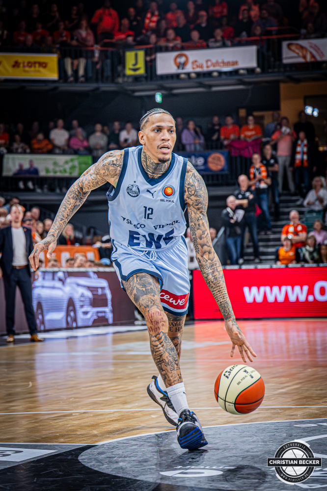 1. Basketball Bundesliga, easyCredit BBL, Saison 2025/2026, Herren, Pokal. Viertelfinale, 17.11.2025, RASTA Vechta - EWE Baskets Oldenburg
Michale Kyser (#12 - EWE Baskets Oldenburg) in Aktion
Schlüsselwörter: 1. Bundesliga;17.11.2025;BBL;Basketball;Baskets;EWE;Oldenburg;Pokal;RASTA;RASTA Dome;Saison 2025/2026;Vechta;Viertelfinale;easycredit