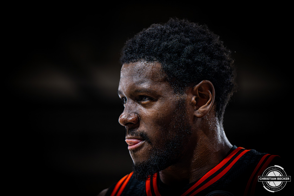 1. Basketball Bundesliga, easyCredit BBL, Saison 2025/2026, Herren, Pokal. Viertelfinale, 17.11.2025, RASTA Vechta - EWE Baskets Oldenburg
TJ Bamba (#5 - RASTA Vechta) w&auml;hrend der Partie
Schlüsselwörter: 1. Bundesliga;17.11.2025;BBL;Basketball;Baskets;EWE;Oldenburg;Pokal;RASTA;RASTA Dome;Saison 2025/2026;Vechta;Viertelfinale;easycredit