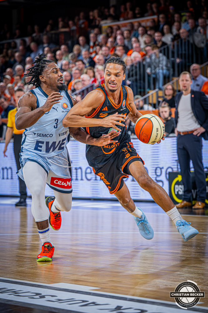 1. Basketball Bundesliga, easyCredit BBL, Saison 2025/2026, Herren, Pokal. Viertelfinale, 17.11.2025, RASTA Vechta - EWE Baskets Oldenburg
Alonzo Verge (#11 - RASTA Vechta) in Aktion
Schlüsselwörter: 1. Bundesliga;17.11.2025;BBL;Basketball;Baskets;EWE;Oldenburg;Pokal;RASTA;RASTA Dome;Saison 2025/2026;Vechta;Viertelfinale;easycredit