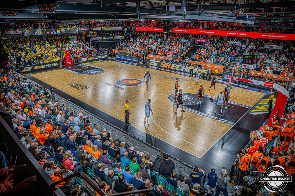 1. Basketball Bundesliga, easyCredit BBL, Saison 2025/2026, Herren, Pokal. Viertelfinale, 17.11.2025, RASTA Vechta - EWE Baskets Oldenburg
RASTA Dome (Spielst&auml;tte - RASTA Vechta) w&auml;hrend der Partie
Schlüsselwörter: 1. Bundesliga;17.11.2025;BBL;Basketball;Baskets;EWE;Oldenburg;Pokal;RASTA;RASTA Dome;Saison 2025/2026;Vechta;Viertelfinale;easycredit
