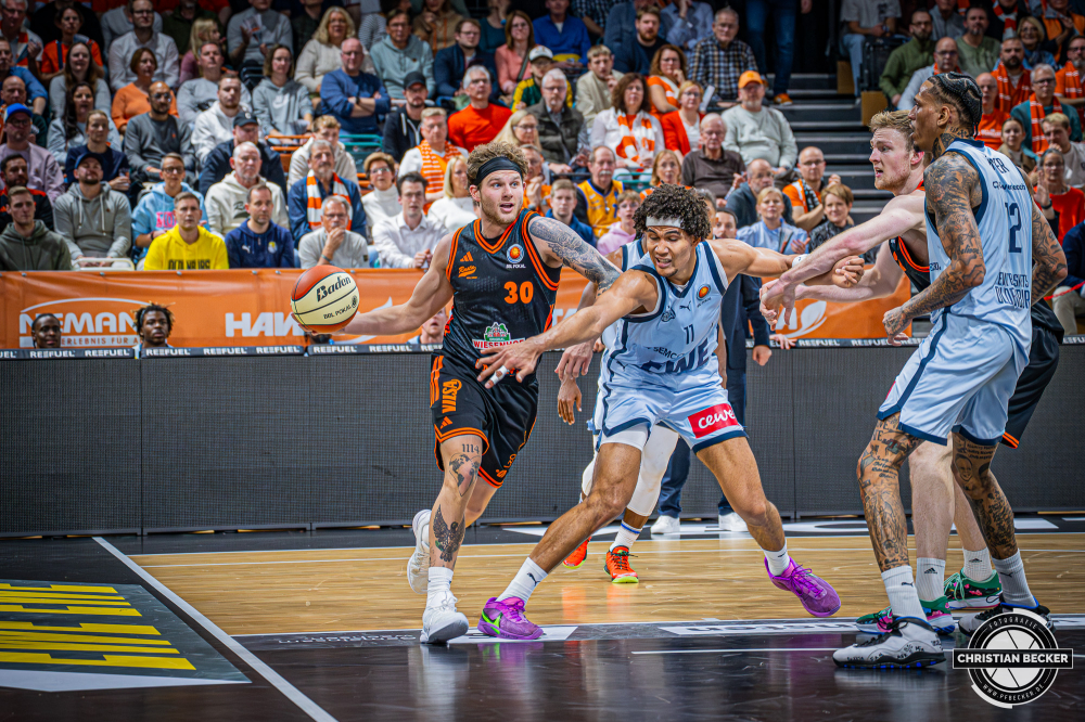 1. Basketball Bundesliga, easyCredit BBL, Saison 2025/2026, Herren, Pokal. Viertelfinale, 17.11.2025, RASTA Vechta - EWE Baskets Oldenburg
Booker Coplin (#30 - RASTA Vechta) in Aktion
Schlüsselwörter: 1. Bundesliga;17.11.2025;BBL;Basketball;Baskets;EWE;Oldenburg;Pokal;RASTA;RASTA Dome;Saison 2025/2026;Vechta;Viertelfinale;easycredit