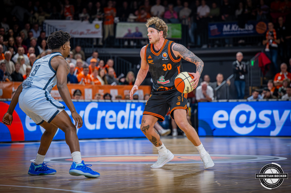 1. Basketball Bundesliga, easyCredit BBL, Saison 2025/2026, Herren, Pokal. Viertelfinale, 17.11.2025, RASTA Vechta - EWE Baskets Oldenburg
Booker Coplin (#30 - RASTA Vechta) in Aktion
Schlüsselwörter: 1. Bundesliga;17.11.2025;BBL;Basketball;Baskets;EWE;Oldenburg;Pokal;RASTA;RASTA Dome;Saison 2025/2026;Vechta;Viertelfinale;easycredit