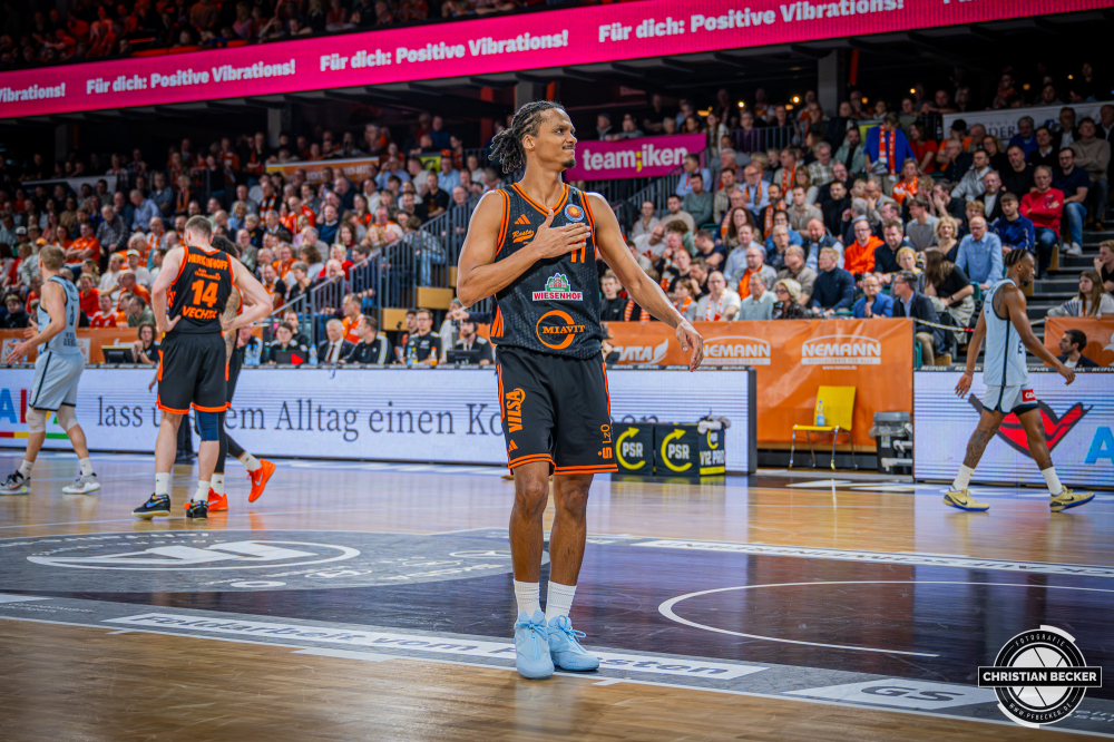 1. Basketball Bundesliga, easyCredit BBL, Saison 2025/2026, Herren, Pokal. Viertelfinale, 17.11.2025, RASTA Vechta - EWE Baskets Oldenburg
Alonzo Verge (#11 - RASTA Vechta) w&auml;hrend der Partie
Schlüsselwörter: 1. Bundesliga;17.11.2025;BBL;Basketball;Baskets;EWE;Oldenburg;Pokal;RASTA;RASTA Dome;Saison 2025/2026;Vechta;Viertelfinale;easycredit