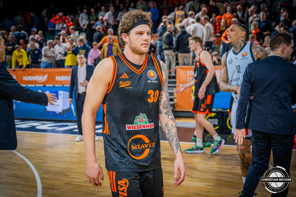 1. Basketball Bundesliga, easyCredit BBL, Saison 2025/2026, Herren, Pokal. Viertelfinale, 17.11.2025, RASTA Vechta - EWE Baskets Oldenburg
Booker Coplin (#30 - RASTA Vechta) nach der Partie
Schlüsselwörter: 1. Bundesliga;17.11.2025;BBL;Basketball;Baskets;EWE;Oldenburg;Pokal;RASTA;RASTA Dome;Saison 2025/2026;Vechta;Viertelfinale;easycredit