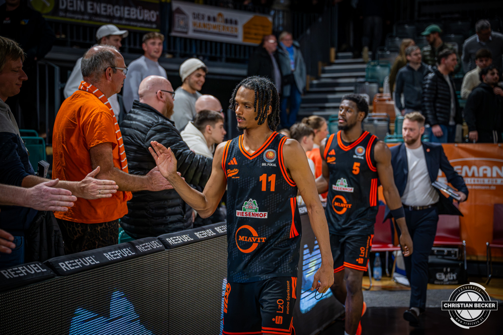 1. Basketball Bundesliga, easyCredit BBL, Saison 2025/2026, Herren, Pokal. Viertelfinale, 17.11.2025, RASTA Vechta - EWE Baskets Oldenburg
Alonzo Verge (#11 - RASTA Vechta) nach der Partie
Schlüsselwörter: 1. Bundesliga;17.11.2025;BBL;Basketball;Baskets;EWE;Oldenburg;Pokal;RASTA;RASTA Dome;Saison 2025/2026;Vechta;Viertelfinale;easycredit