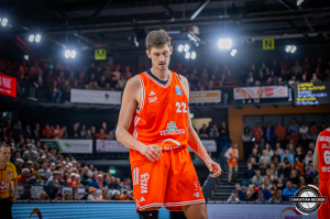 Dateiname=2025-12-07-RV-HAM-0061.jpg
Dateigröße=644KB
Abmessungen: 2000x1333
hinzugefügt am: 08. Dezember 2025 2025-12-07-RV-HAM-0061.jpg