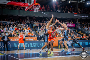 Dateiname=2025-12-07-RV-HAM-0084.jpg
Dateigröße=1106KB
Abmessungen: 2000x1333
hinzugefügt am: 08. Dezember 2025 2025-12-07-RV-HAM-0084.jpg