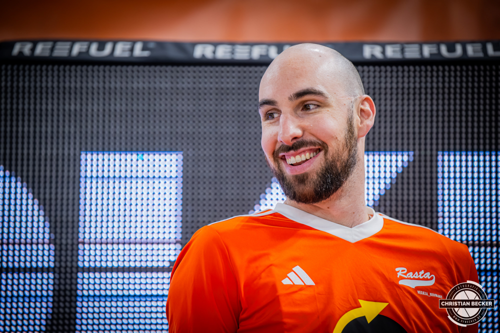 1. Basketball Bundesliga, easyCredit BBL, Saison 2025/2026, Herren, Hauptrunde, 13. Spieltag, 29.12.2025, RASTA Vechta - EWE Baskets Oldenburg
Tommy Kuhse (#12 - RASTA Vechta) vor der Partie
Schlüsselwörter: 1. Bundesliga;13. Spieltag;29.12.2025;BBL;Basketball;Baskets;EWE;Hauptrunde;Liga;Oldenburg;RASTA;RASTA Dome;Saison 2025/2026;Vechta;easycredit