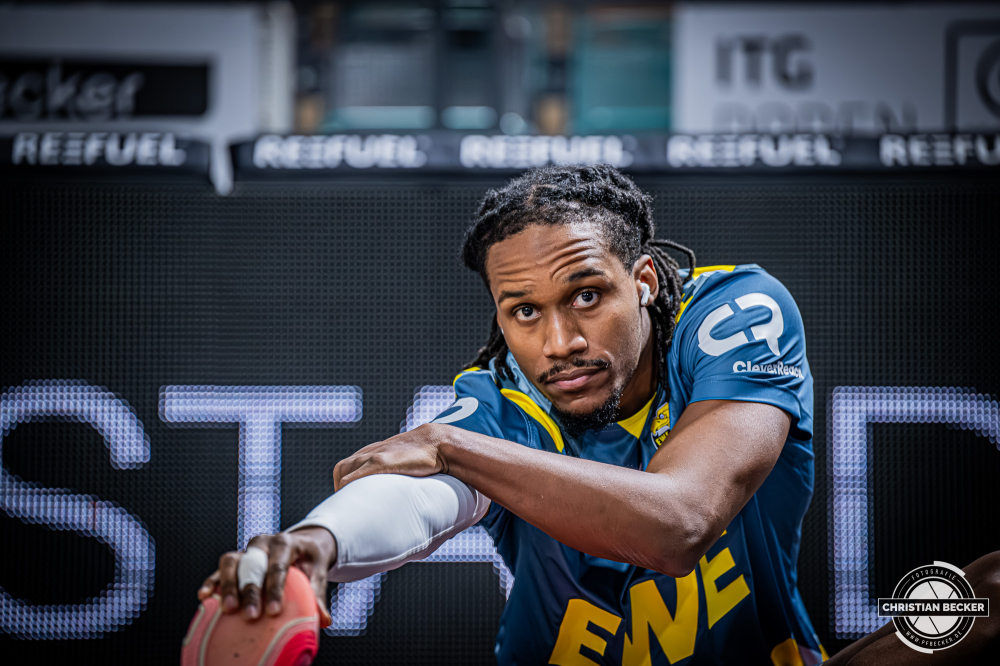 1. Basketball Bundesliga, easyCredit BBL, Saison 2025/2026, Herren, Hauptrunde, 13. Spieltag, 29.12.2025, RASTA Vechta - EWE Baskets Oldenburg
James Woodard (#10 - EWE Baskets Oldenburg) vor der Partie
Schlüsselwörter: 1. Bundesliga;13. Spieltag;29.12.2025;BBL;Basketball;Baskets;EWE;Hauptrunde;Liga;Oldenburg;RASTA;RASTA Dome;Saison 2025/2026;Vechta;easycredit