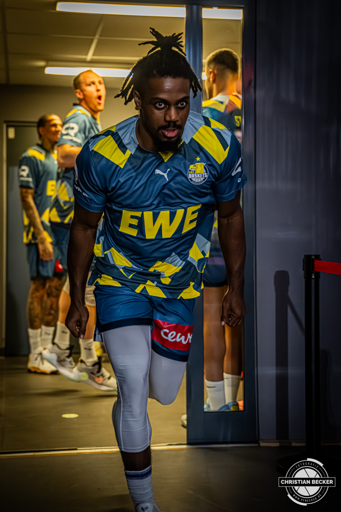 1. Basketball Bundesliga, easyCredit BBL, Saison 2025/2026, Herren, Hauptrunde, 13. Spieltag, 29.12.2025, RASTA Vechta - EWE Baskets Oldenburg
Christopher Clemons (#3 - EWE Baskets Oldenburg) vor der Partie
Schlüsselwörter: 1. Bundesliga;13. Spieltag;29.12.2025;BBL;Basketball;Baskets;EWE;Hauptrunde;Liga;Oldenburg;RASTA;RASTA Dome;Saison 2025/2026;Vechta;easycredit