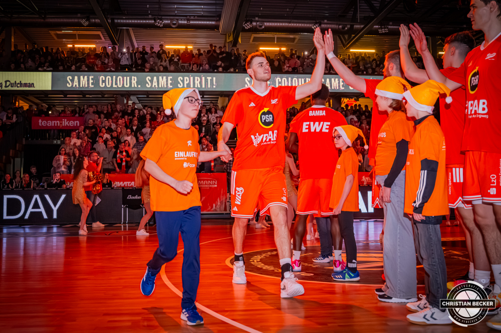 1. Basketball Bundesliga, easyCredit BBL, Saison 2025/2026, Herren, Hauptrunde, 13. Spieltag, 29.12.2025, RASTA Vechta - EWE Baskets Oldenburg
Linus Trettin (#15 - RASTA Vechta) vor der Partie
Schlüsselwörter: 1. Bundesliga;13. Spieltag;29.12.2025;BBL;Basketball;Baskets;EWE;Hauptrunde;Liga;Oldenburg;RASTA;RASTA Dome;Saison 2025/2026;Vechta;easycredit