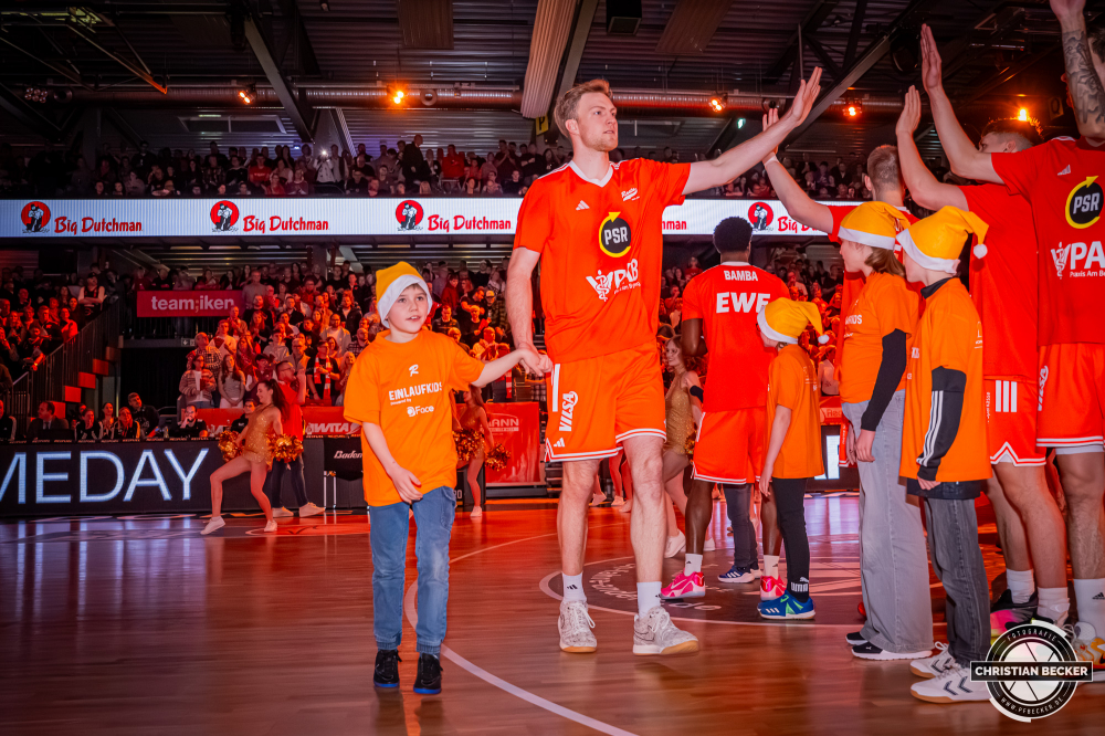 1. Basketball Bundesliga, easyCredit BBL, Saison 2025/2026, Herren, Hauptrunde, 13. Spieltag, 29.12.2025, RASTA Vechta - EWE Baskets Oldenburg
Lars Thiemann (#21 - RASTA Vechta) vor der Partie
Schlüsselwörter: 1. Bundesliga;13. Spieltag;29.12.2025;BBL;Basketball;Baskets;EWE;Hauptrunde;Liga;Oldenburg;RASTA;RASTA Dome;Saison 2025/2026;Vechta;easycredit