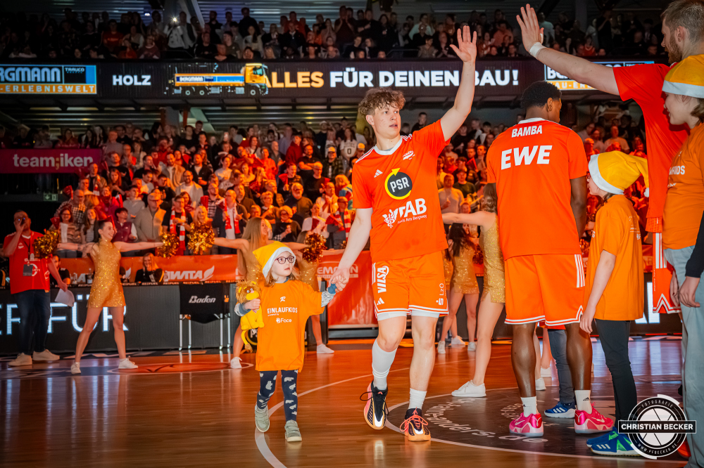 1. Basketball Bundesliga, easyCredit BBL, Saison 2025/2026, Herren, Hauptrunde, 13. Spieltag, 29.12.2025, RASTA Vechta - EWE Baskets Oldenburg
Roy Krupnikas (#24 - RASTA Vechta) vor der Partie
Schlüsselwörter: 1. Bundesliga;13. Spieltag;29.12.2025;BBL;Basketball;Baskets;EWE;Hauptrunde;Liga;Oldenburg;RASTA;RASTA Dome;Saison 2025/2026;Vechta;easycredit