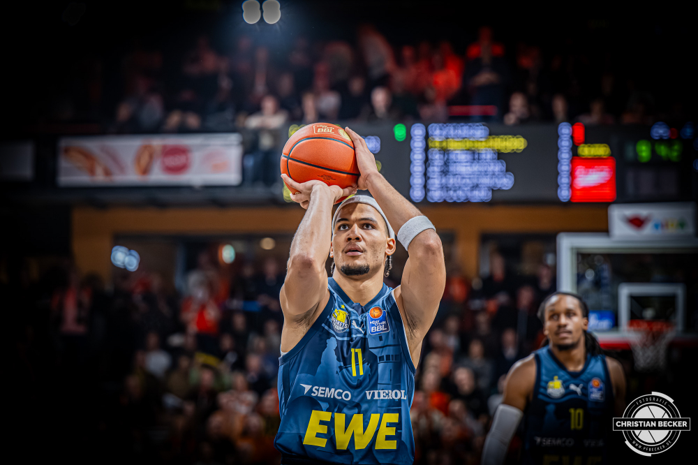 1. Basketball Bundesliga, easyCredit BBL, Saison 2025/2026, Herren, Hauptrunde, 13. Spieltag, 29.12.2025, RASTA Vechta - EWE Baskets Oldenburg
Nicholas Tischler (#11 - EWE Baskets Oldenburg) w&auml;hrend der Partie
Schlüsselwörter: 1. Bundesliga;13. Spieltag;29.12.2025;BBL;Basketball;Baskets;EWE;Hauptrunde;Liga;Oldenburg;RASTA;RASTA Dome;Saison 2025/2026;Vechta;easycredit