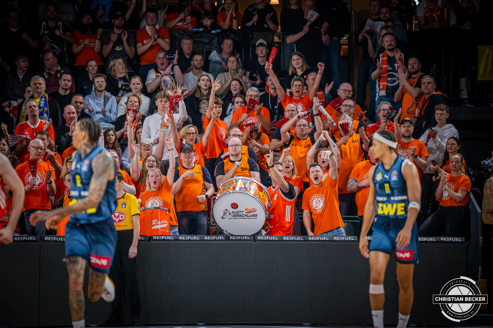 1. Basketball Bundesliga, easyCredit BBL, Saison 2025/2026, Herren, Hauptrunde, 13. Spieltag, 29.12.2025, RASTA Vechta - EWE Baskets Oldenburg
Klettverschluss (Fanclub - RASTA Vechta) w&auml;hrend der Partie
Schlüsselwörter: 1. Bundesliga;13. Spieltag;29.12.2025;BBL;Basketball;Baskets;EWE;Hauptrunde;Liga;Oldenburg;RASTA;RASTA Dome;Saison 2025/2026;Vechta;easycredit