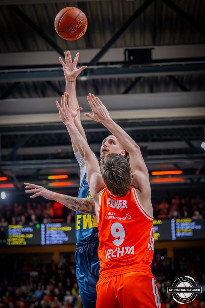 1. Basketball Bundesliga, easyCredit BBL, Saison 2025/2026, Herren, Hauptrunde, 13. Spieltag, 29.12.2025, RASTA Vechta - EWE Baskets Oldenburg
Tomislav Zubcic (#33 - EWE Baskets Oldenburg) beim Korbleger
Schlüsselwörter: 1. Bundesliga;13. Spieltag;29.12.2025;BBL;Basketball;Baskets;EWE;Hauptrunde;Liga;Oldenburg;RASTA;RASTA Dome;Saison 2025/2026;Vechta;easycredit