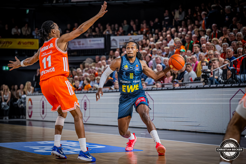 1. Basketball Bundesliga, easyCredit BBL, Saison 2025/2026, Herren, Hauptrunde, 13. Spieltag, 29.12.2025, RASTA Vechta - EWE Baskets Oldenburg
James Woodard (#10 - EWE Baskets Oldenburg) in Aktion
Schlüsselwörter: 1. Bundesliga;13. Spieltag;29.12.2025;BBL;Basketball;Baskets;EWE;Hauptrunde;Liga;Oldenburg;RASTA;RASTA Dome;Saison 2025/2026;Vechta;easycredit