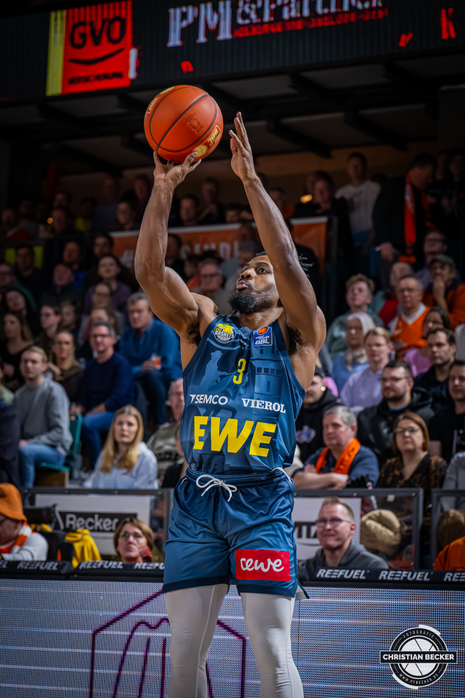 1. Basketball Bundesliga, easyCredit BBL, Saison 2025/2026, Herren, Hauptrunde, 13. Spieltag, 29.12.2025, RASTA Vechta - EWE Baskets Oldenburg
Christopher Clemons (#3 - EWE Baskets Oldenburg) beim Jumpshot
Schlüsselwörter: 1. Bundesliga;13. Spieltag;29.12.2025;BBL;Basketball;Baskets;EWE;Hauptrunde;Liga;Oldenburg;RASTA;RASTA Dome;Saison 2025/2026;Vechta;easycredit