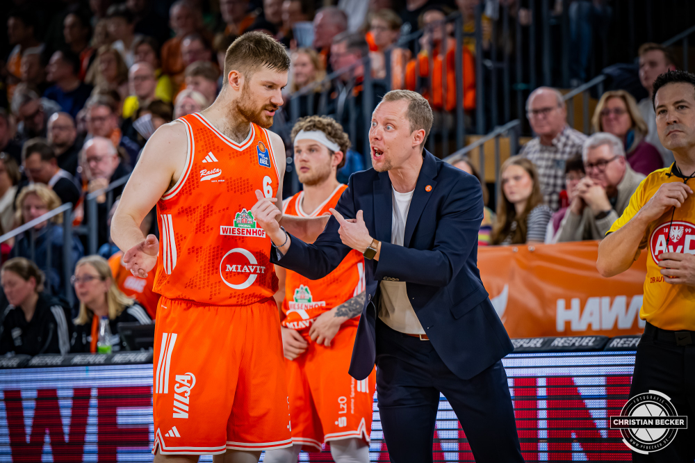 1. Basketball Bundesliga, easyCredit BBL, Saison 2025/2026, Herren, Hauptrunde, 13. Spieltag, 29.12.2025, RASTA Vechta - EWE Baskets Oldenburg
Christian Held (Head-Coach - RASTA Vechta) w&auml;hrend der Partie
Schlüsselwörter: 1. Bundesliga;13. Spieltag;29.12.2025;BBL;Basketball;Baskets;EWE;Hauptrunde;Liga;Oldenburg;RASTA;RASTA Dome;Saison 2025/2026;Vechta;easycredit