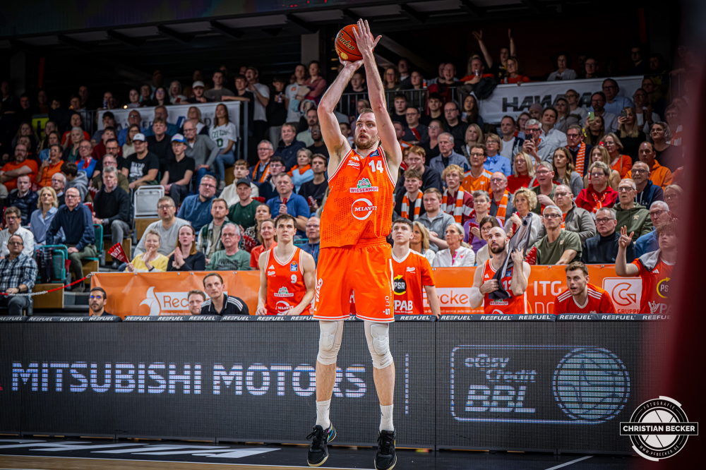 1. Basketball Bundesliga, easyCredit BBL, Saison 2025/2026, Herren, Hauptrunde, 13. Spieltag, 29.12.2025, RASTA Vechta - EWE Baskets Oldenburg
Philipp Herkenhoff (#14 - RASTA Vechta) beim Jumpshot
Schlüsselwörter: 1. Bundesliga;13. Spieltag;29.12.2025;BBL;Basketball;Baskets;EWE;Hauptrunde;Liga;Oldenburg;RASTA;RASTA Dome;Saison 2025/2026;Vechta;easycredit