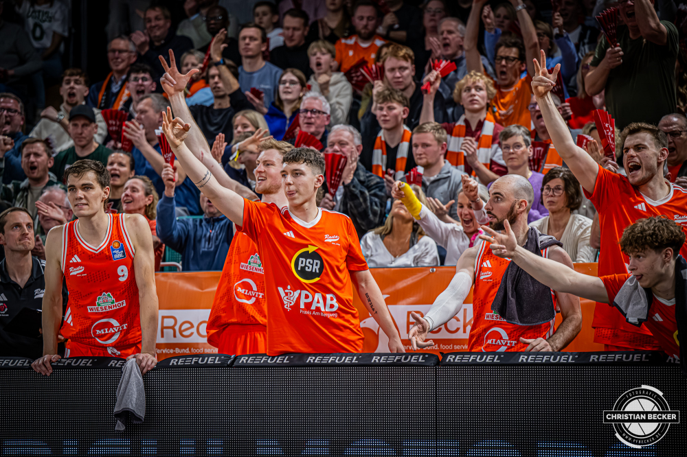 1. Basketball Bundesliga, easyCredit BBL, Saison 2025/2026, Herren, Hauptrunde, 13. Spieltag, 29.12.2025, RASTA Vechta - EWE Baskets Oldenburg
Das Team von RASTA Vechta zeigt Emotionen w&auml;hrend der Partie
Schlüsselwörter: 1. Bundesliga;13. Spieltag;29.12.2025;BBL;Basketball;Baskets;EWE;Hauptrunde;Liga;Oldenburg;RASTA;RASTA Dome;Saison 2025/2026;Vechta;easycredit