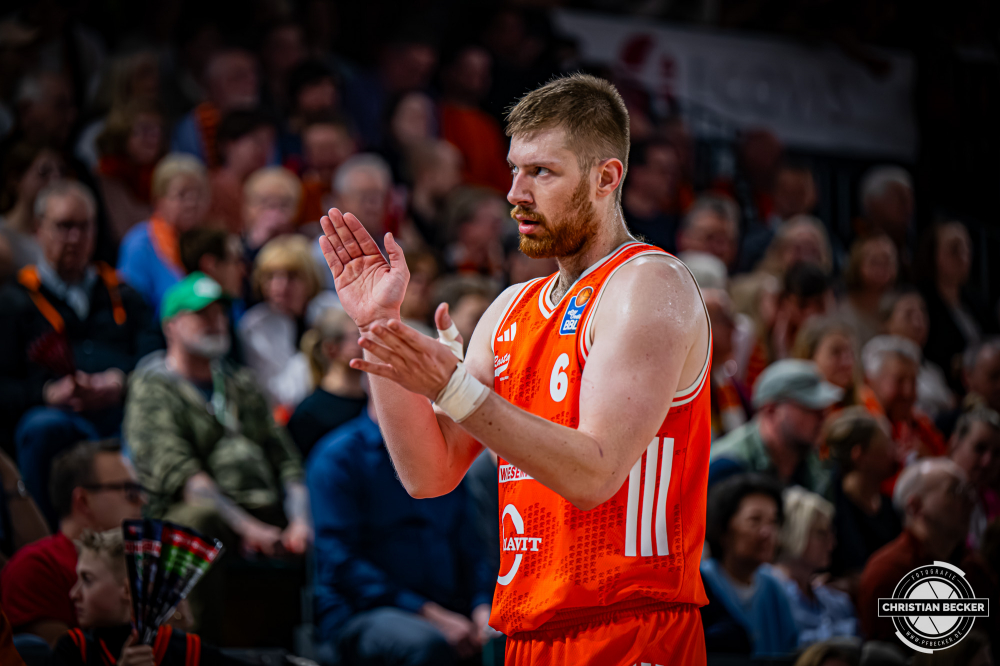 1. Basketball Bundesliga, easyCredit BBL, Saison 2025/2026, Herren, Hauptrunde, 13. Spieltag, 29.12.2025, RASTA Vechta - EWE Baskets Oldenburg
Luc van Slooten (#6 - RASTA Vechta) w&auml;hrend der Partie
Schlüsselwörter: 1. Bundesliga;13. Spieltag;29.12.2025;BBL;Basketball;Baskets;EWE;Hauptrunde;Liga;Oldenburg;RASTA;RASTA Dome;Saison 2025/2026;Vechta;easycredit