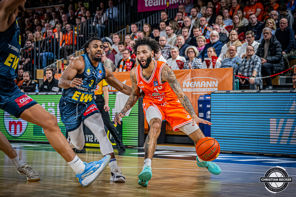 1. Basketball Bundesliga, easyCredit BBL, Saison 2025/2026, Herren, Hauptrunde, 13. Spieltag, 29.12.2025, RASTA Vechta - EWE Baskets Oldenburg
Tevin Brown (#10 - RASTA Vechta) in Aktion
Schlüsselwörter: 1. Bundesliga;13. Spieltag;29.12.2025;BBL;Basketball;Baskets;EWE;Hauptrunde;Liga;Oldenburg;RASTA;RASTA Dome;Saison 2025/2026;Vechta;easycredit