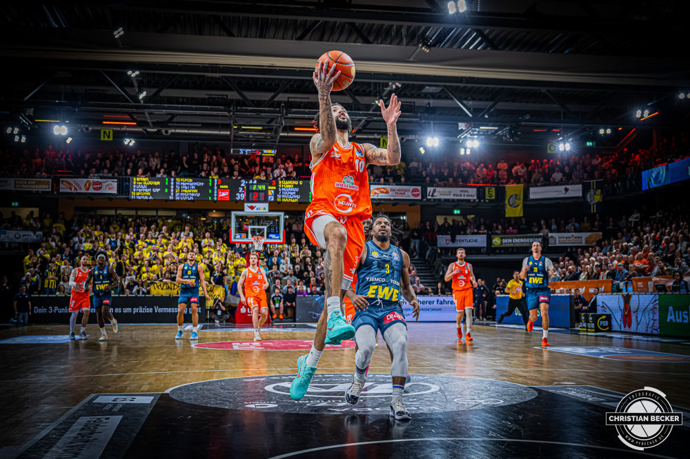 1. Basketball Bundesliga, easyCredit BBL, Saison 2025/2026, Herren, Hauptrunde, 13. Spieltag, 29.12.2025, RASTA Vechta - EWE Baskets Oldenburg
Tevin Brown (#10 - RASTA Vechta) beim Korbleger
Schlüsselwörter: 1. Bundesliga;13. Spieltag;29.12.2025;BBL;Basketball;Baskets;EWE;Hauptrunde;Liga;Oldenburg;RASTA;RASTA Dome;Saison 2025/2026;Vechta;easycredit