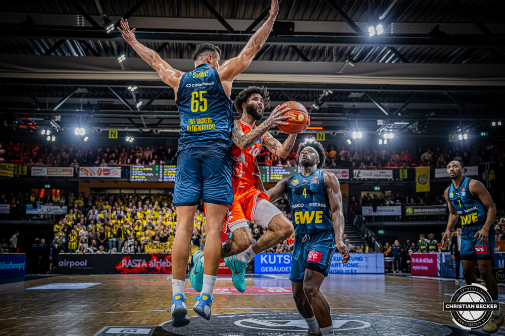 1. Basketball Bundesliga, easyCredit BBL, Saison 2025/2026, Herren, Hauptrunde, 13. Spieltag, 29.12.2025, RASTA Vechta - EWE Baskets Oldenburg
Tevin Brown (#10 - RASTA Vechta) in Aktion
Schlüsselwörter: 1. Bundesliga;13. Spieltag;29.12.2025;BBL;Basketball;Baskets;EWE;Hauptrunde;Liga;Oldenburg;RASTA;RASTA Dome;Saison 2025/2026;Vechta;easycredit
