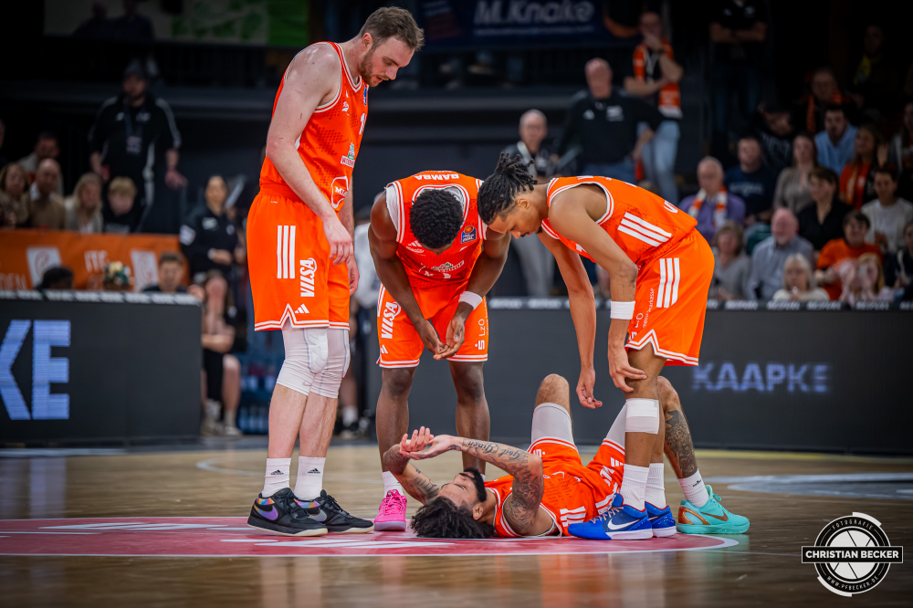 1. Basketball Bundesliga, easyCredit BBL, Saison 2025/2026, Herren, Hauptrunde, 13. Spieltag, 29.12.2025, RASTA Vechta - EWE Baskets Oldenburg
Das Team von RASTA Vechta w&auml;hrend der Partie
Schlüsselwörter: 1. Bundesliga;13. Spieltag;29.12.2025;BBL;Basketball;Baskets;EWE;Hauptrunde;Liga;Oldenburg;RASTA;RASTA Dome;Saison 2025/2026;Vechta;easycredit