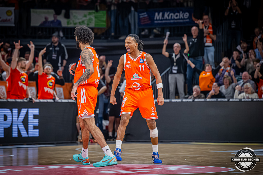 1. Basketball Bundesliga, easyCredit BBL, Saison 2025/2026, Herren, Hauptrunde, 13. Spieltag, 29.12.2025, RASTA Vechta - EWE Baskets Oldenburg
Alonzo Verge (#11 - RASTA Vechta) zeigt Emotionen w&auml;hrend der Partie
Schlüsselwörter: 1. Bundesliga;13. Spieltag;29.12.2025;BBL;Basketball;Baskets;EWE;Hauptrunde;Liga;Oldenburg;RASTA;RASTA Dome;Saison 2025/2026;Vechta;easycredit