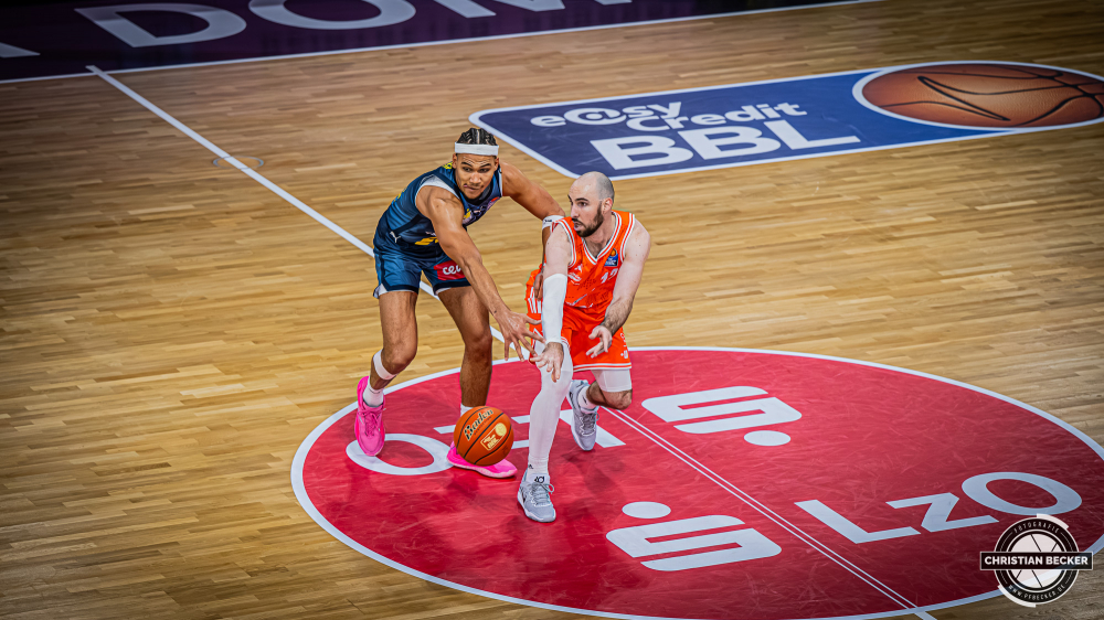 1. Basketball Bundesliga, easyCredit BBL, Saison 2025/2026, Herren, Hauptrunde, 13. Spieltag, 29.12.2025, RASTA Vechta - EWE Baskets Oldenburg
Tommy Kuhse (#12 - RASTA Vechta) in Aktion
Schlüsselwörter: 1. Bundesliga;13. Spieltag;29.12.2025;BBL;Basketball;Baskets;EWE;Hauptrunde;Liga;Oldenburg;RASTA;RASTA Dome;Saison 2025/2026;Vechta;easycredit