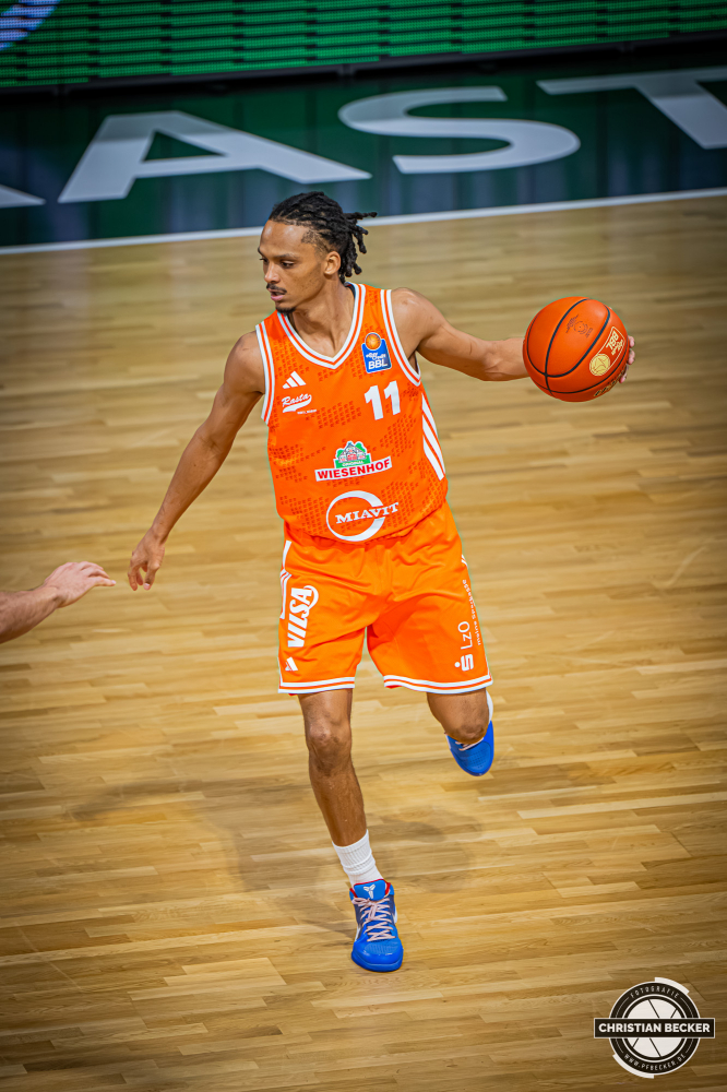 1. Basketball Bundesliga, easyCredit BBL, Saison 2025/2026, Herren, Hauptrunde, 13. Spieltag, 29.12.2025, RASTA Vechta - EWE Baskets Oldenburg
Alonzo Verge (#11 - RASTA Vechta) in Aktion
Schlüsselwörter: 1. Bundesliga;13. Spieltag;29.12.2025;BBL;Basketball;Baskets;EWE;Hauptrunde;Liga;Oldenburg;RASTA;RASTA Dome;Saison 2025/2026;Vechta;easycredit