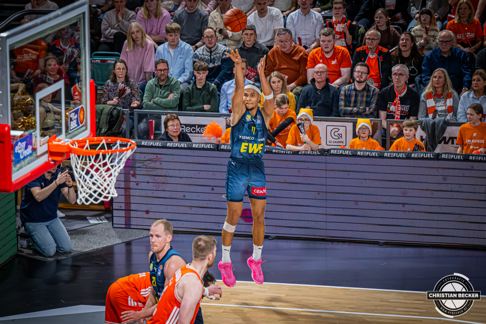 1. Basketball Bundesliga, easyCredit BBL, Saison 2025/2026, Herren, Hauptrunde, 13. Spieltag, 29.12.2025, RASTA Vechta - EWE Baskets Oldenburg
Nicholas Tischler (#11 - EWE Baskets Oldenburg) beim Jumpshot
Schlüsselwörter: 1. Bundesliga;13. Spieltag;29.12.2025;BBL;Basketball;Baskets;EWE;Hauptrunde;Liga;Oldenburg;RASTA;RASTA Dome;Saison 2025/2026;Vechta;easycredit