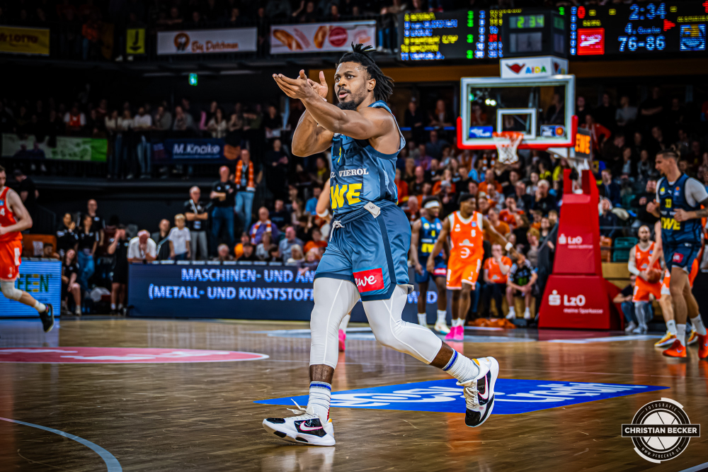 1. Basketball Bundesliga, easyCredit BBL, Saison 2025/2026, Herren, Hauptrunde, 13. Spieltag, 29.12.2025, RASTA Vechta - EWE Baskets Oldenburg
Christopher Clemons (#3 - EWE Baskets Oldenburg) zeigt Emotionen w&auml;hrend der Partie
Schlüsselwörter: 1. Bundesliga;13. Spieltag;29.12.2025;BBL;Basketball;Baskets;EWE;Hauptrunde;Liga;Oldenburg;RASTA;RASTA Dome;Saison 2025/2026;Vechta;easycredit