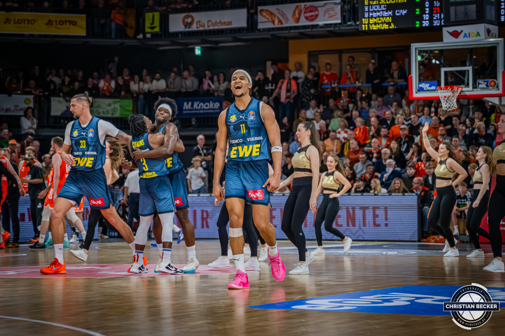 1. Basketball Bundesliga, easyCredit BBL, Saison 2025/2026, Herren, Hauptrunde, 13. Spieltag, 29.12.2025, RASTA Vechta - EWE Baskets Oldenburg
Nicholas Tischler (#11 - EWE Baskets Oldenburg) zeigt Emotionen w&auml;hrend der Partie
Schlüsselwörter: 1. Bundesliga;13. Spieltag;29.12.2025;BBL;Basketball;Baskets;EWE;Hauptrunde;Liga;Oldenburg;RASTA;RASTA Dome;Saison 2025/2026;Vechta;easycredit