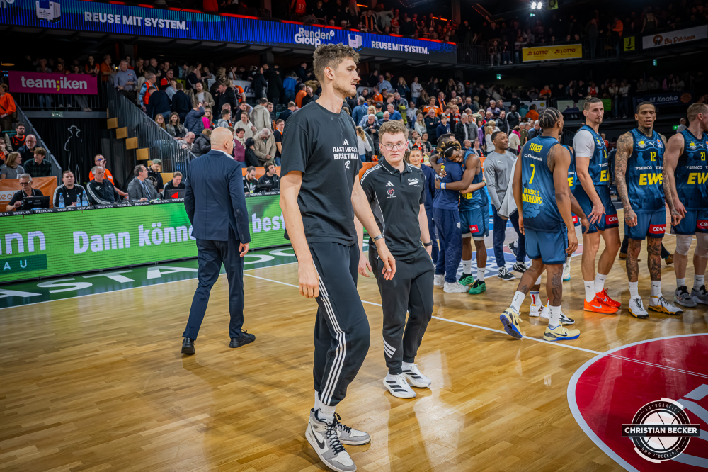 1. Basketball Bundesliga, easyCredit BBL, Saison 2025/2026, Herren, Hauptrunde, 13. Spieltag, 29.12.2025, RASTA Vechta - EWE Baskets Oldenburg
Tibor Plei&szlig; (#22 - RASTA Vechta) nach der Partie
Schlüsselwörter: 1. Bundesliga;13. Spieltag;29.12.2025;BBL;Basketball;Baskets;EWE;Hauptrunde;Liga;Oldenburg;RASTA;RASTA Dome;Saison 2025/2026;Vechta;easycredit