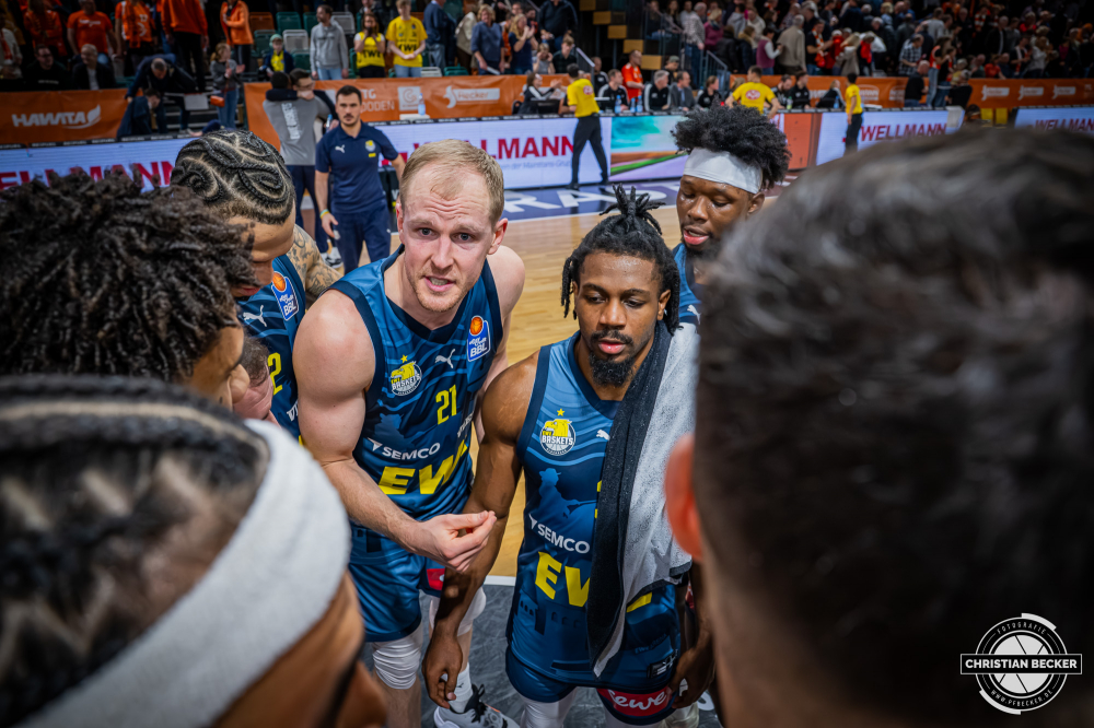 1. Basketball Bundesliga, easyCredit BBL, Saison 2025/2026, Herren, Hauptrunde, 13. Spieltag, 29.12.2025, RASTA Vechta - EWE Baskets Oldenburg
Seth Hinrichs (#21 - EWE Baskets Oldenburg) nach der Partie
Schlüsselwörter: 1. Bundesliga;13. Spieltag;29.12.2025;BBL;Basketball;Baskets;EWE;Hauptrunde;Liga;Oldenburg;RASTA;RASTA Dome;Saison 2025/2026;Vechta;easycredit